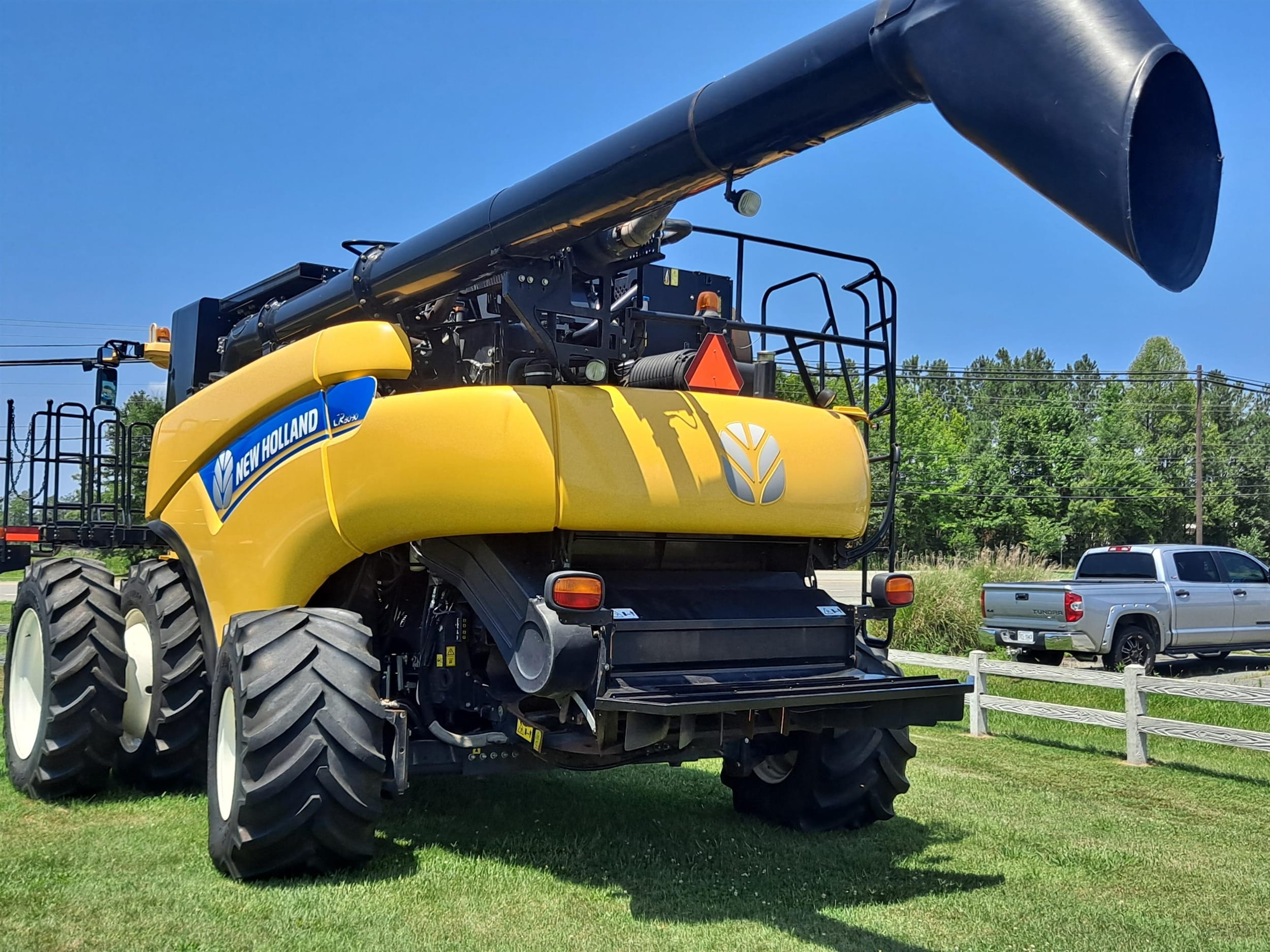 2014 New Holland CR8090 Equipment Image0