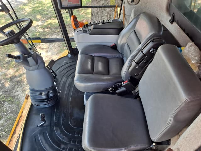 Image of New Holland CR8090 equipment image 3