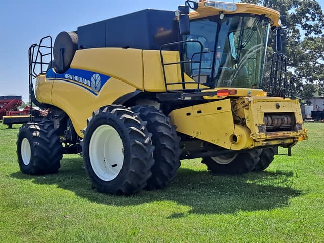 Image of New Holland CR8090 equipment image 1
