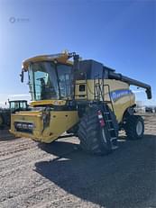 Main image New Holland CR8090