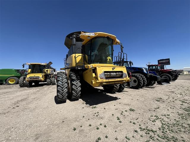 Image of New Holland CR8090 equipment image 2