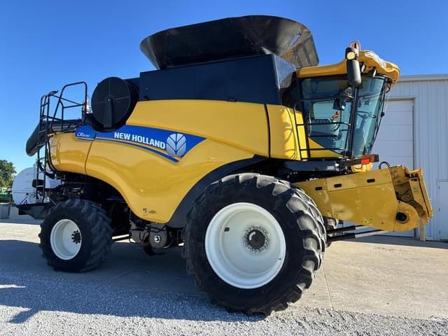Image of New Holland CR8090 equipment image 1