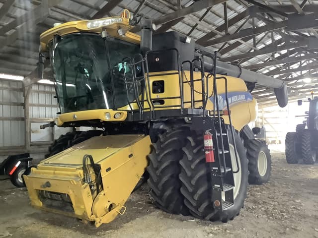 Image of New Holland CR8090 equipment image 1