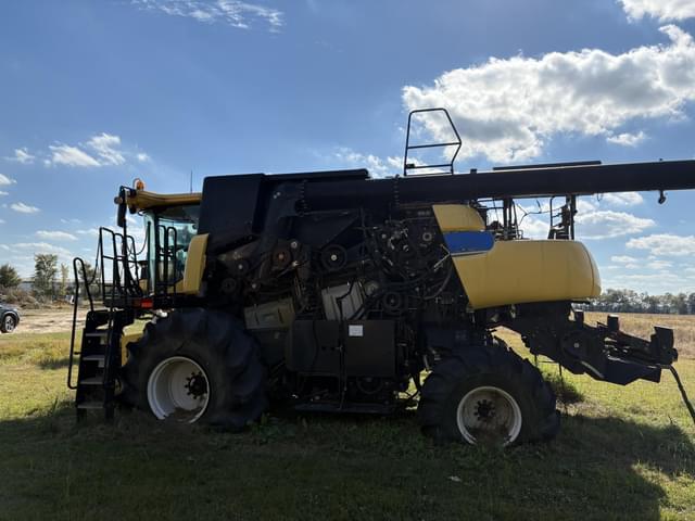 Image of New Holland CR8090 equipment image 4