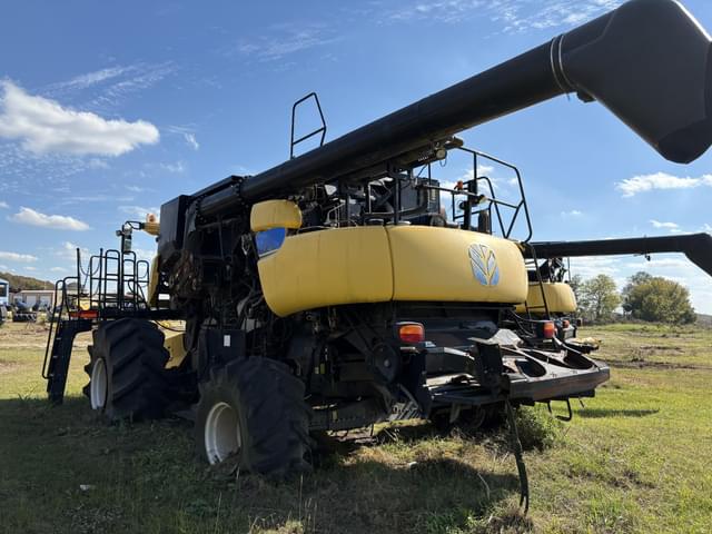 Image of New Holland CR8090 equipment image 3