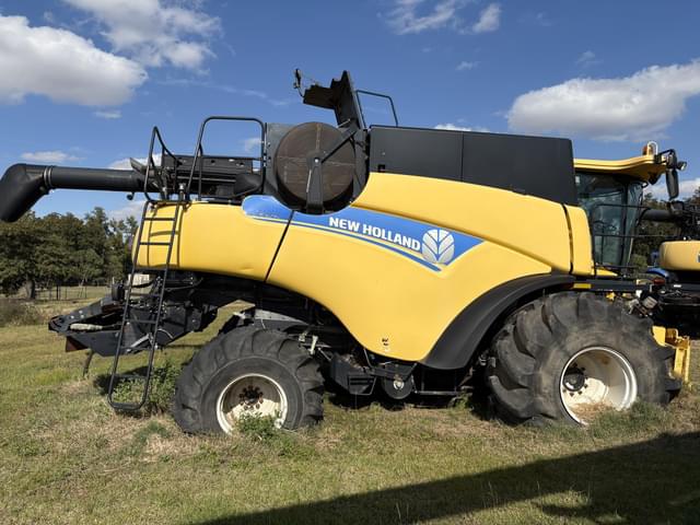 Image of New Holland CR8090 equipment image 1