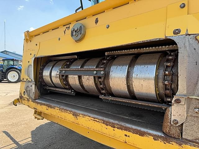 Image of New Holland CR8090 equipment image 3