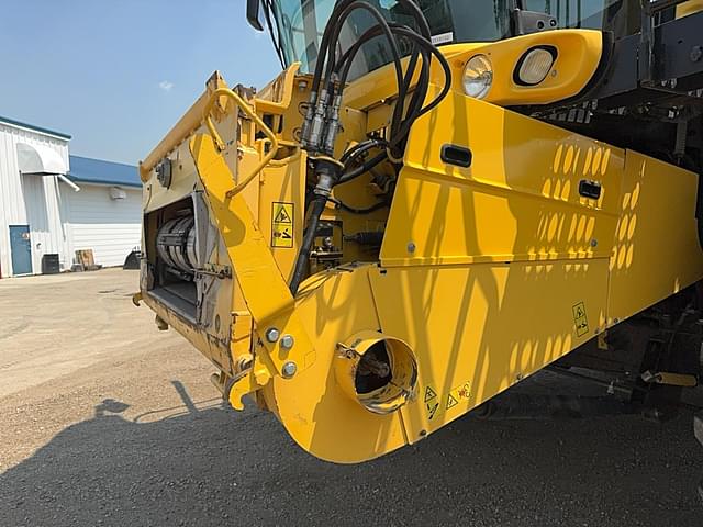 Image of New Holland CR8090 equipment image 1