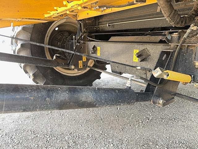 Image of New Holland CR8090 equipment image 2