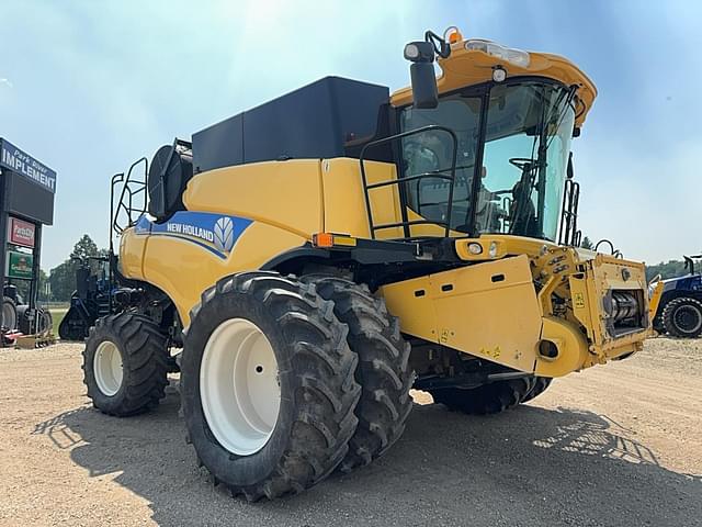 Image of New Holland CR8090 equipment image 4