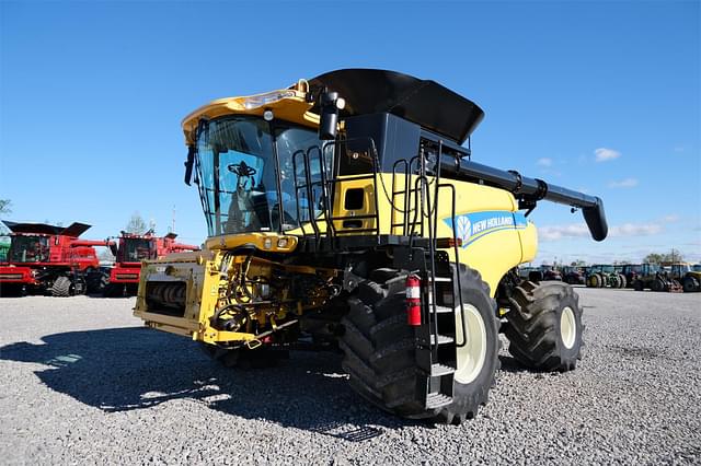 Image of New Holland CR8090 equipment image 2