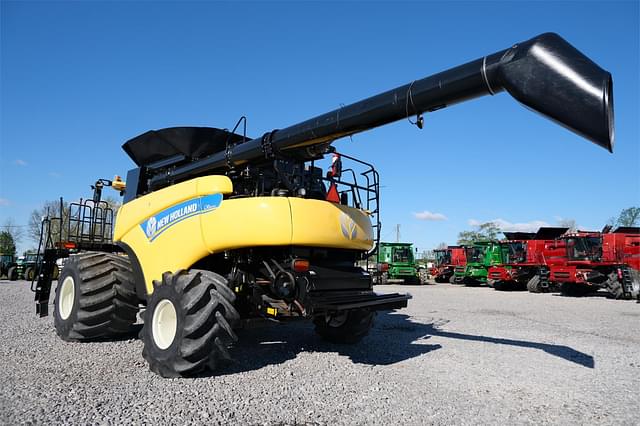 Image of New Holland CR8090 equipment image 4