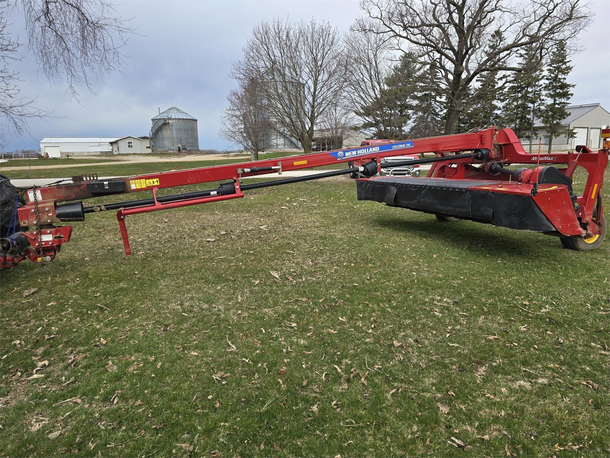 2014 New Holland 316 Equipment Image0