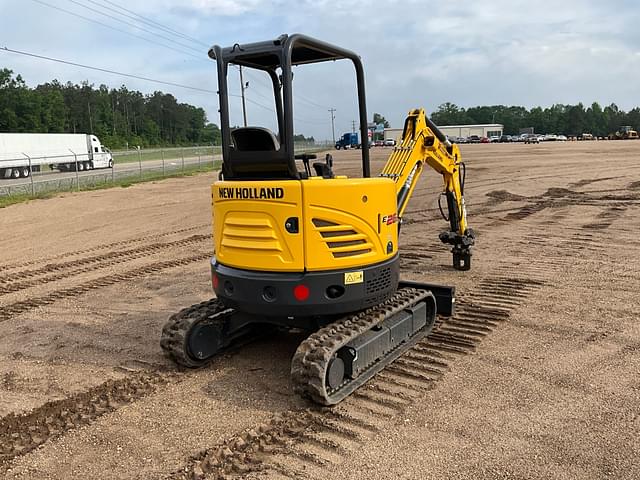Image of New Holland E26C equipment image 4