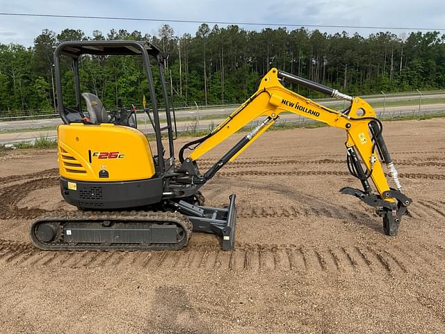 Image of New Holland E26C equipment image 3