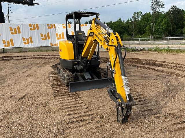 Image of New Holland E26C equipment image 2