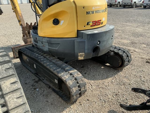Image of New Holland E35B equipment image 3
