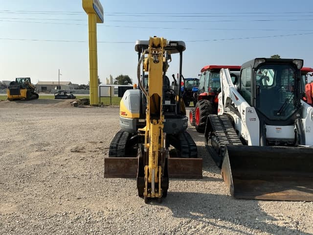 Image of New Holland E35B equipment image 4