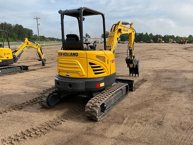 Image of New Holland E37C equipment image 4