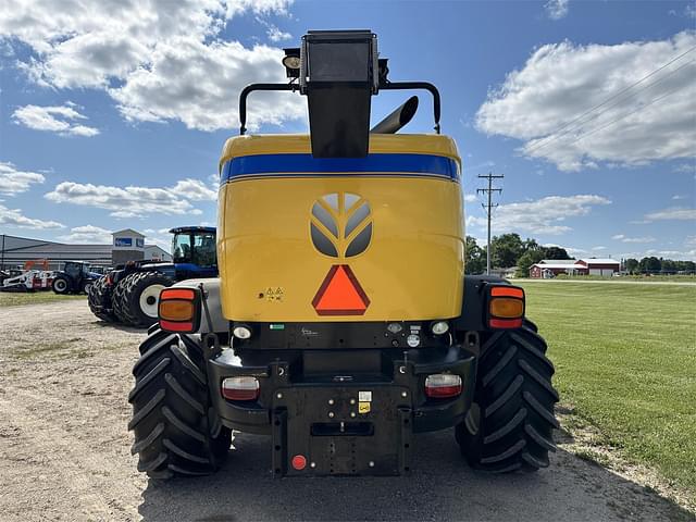 Image of New Holland FR600 equipment image 3