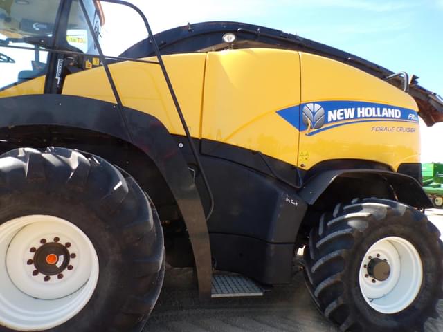 Image of New Holland FR650 equipment image 3