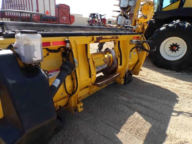 Image of New Holland FR650 equipment image 1