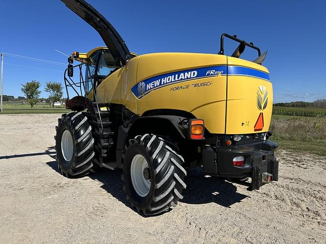 Image of New Holland FR850 equipment image 2