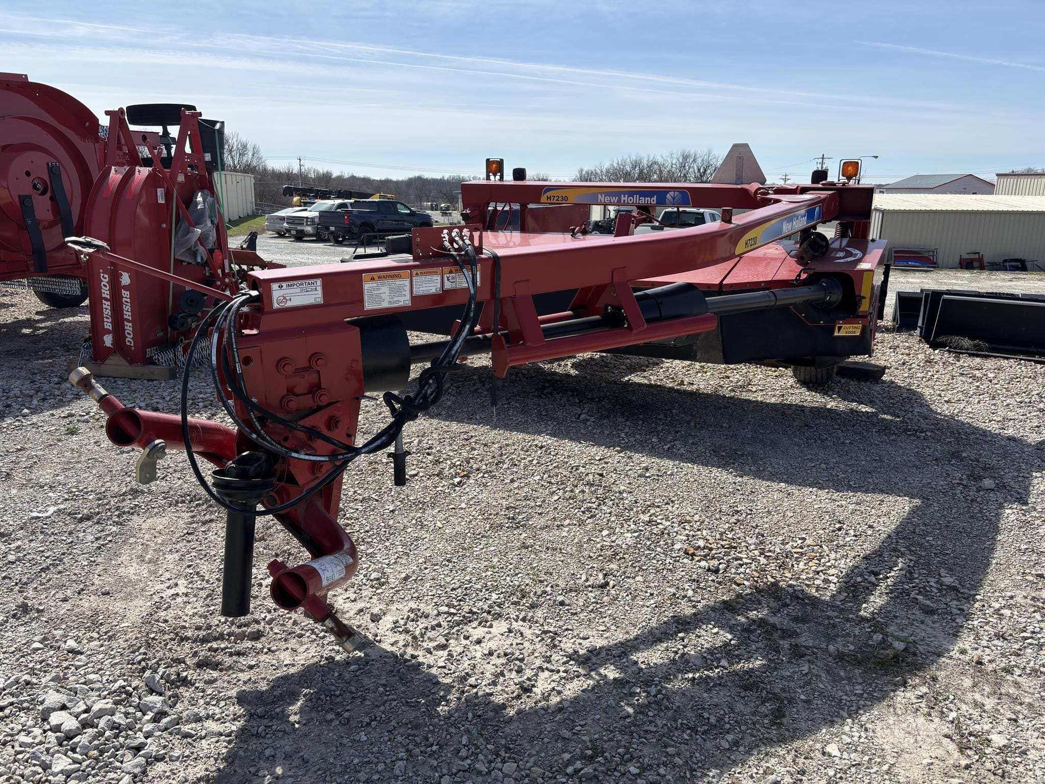 2014 New Holland H7230 Equipment Image0