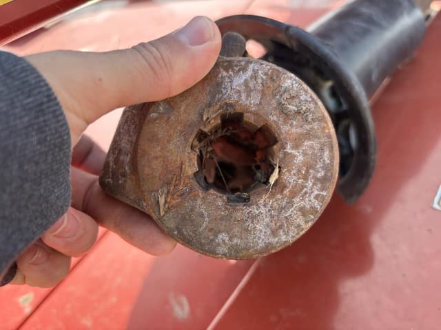 Image of New Holland H7230 equipment image 2