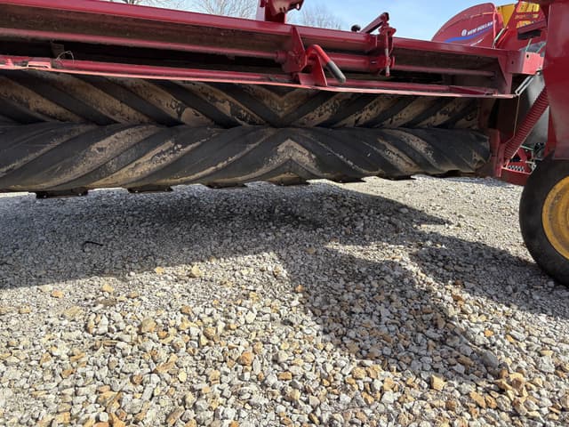 Image of New Holland H7230 equipment image 4