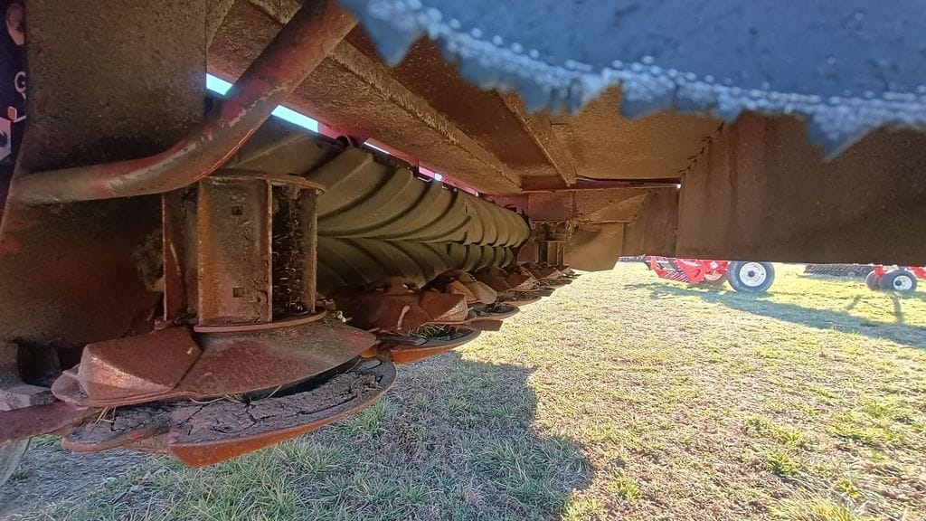 2014 New Holland H7230 Equipment Image0