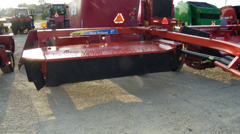 2014 New Holland H7230 Equipment Image0