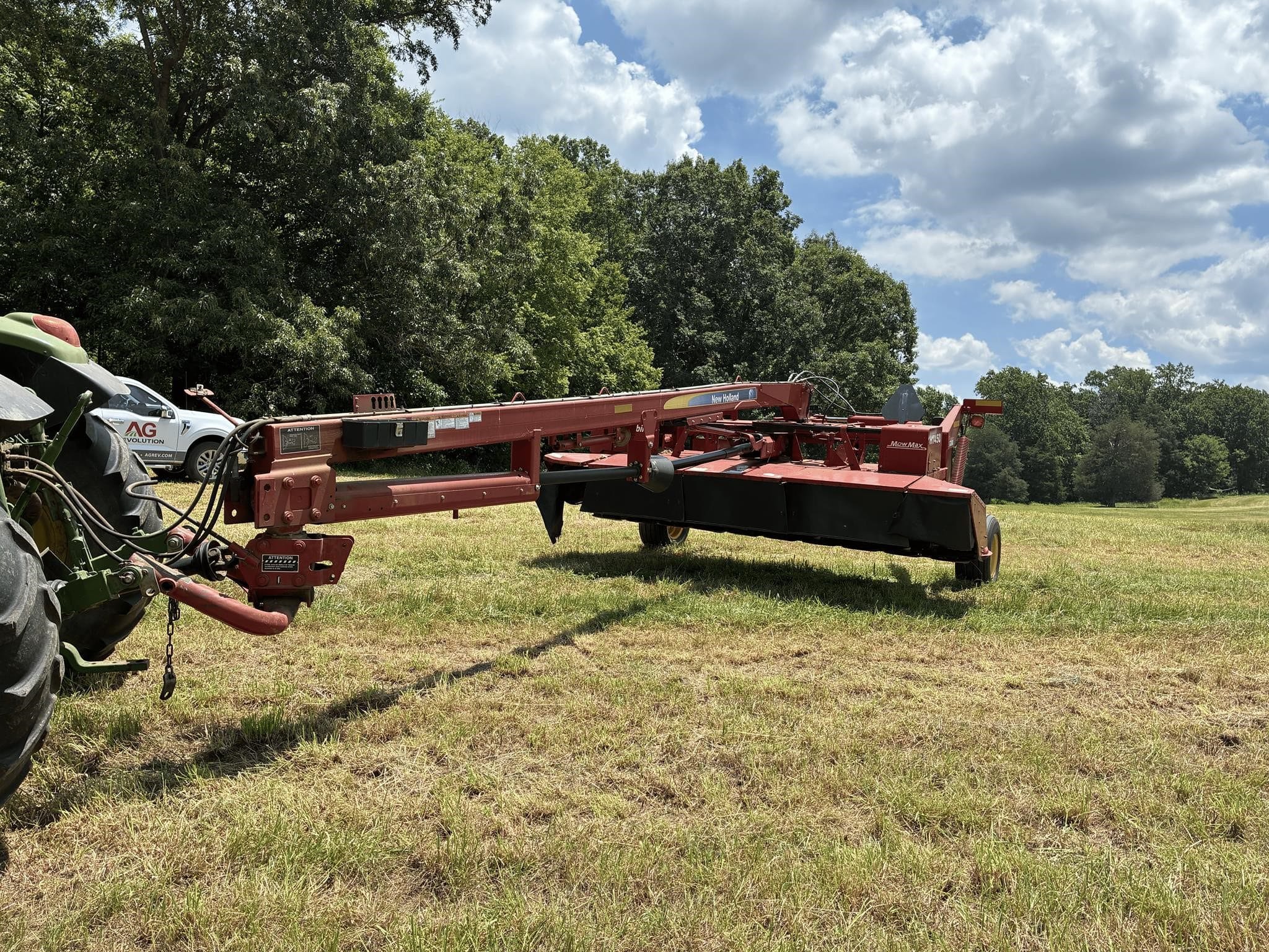2014 New Holland H7450 Equipment Image0