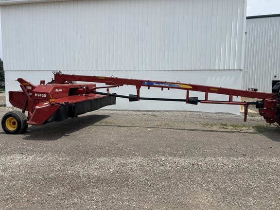 2014 New Holland H7460 Equipment Image0