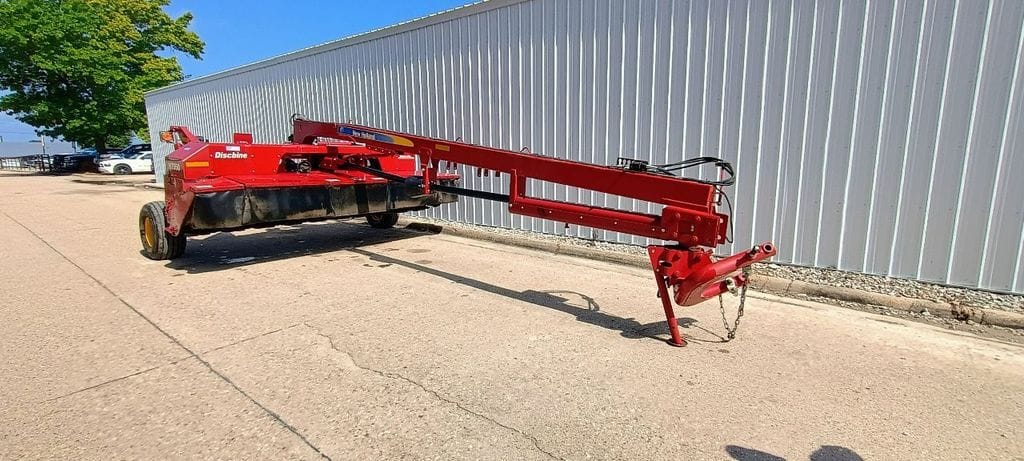 2014 New Holland H7550 Equipment Image0