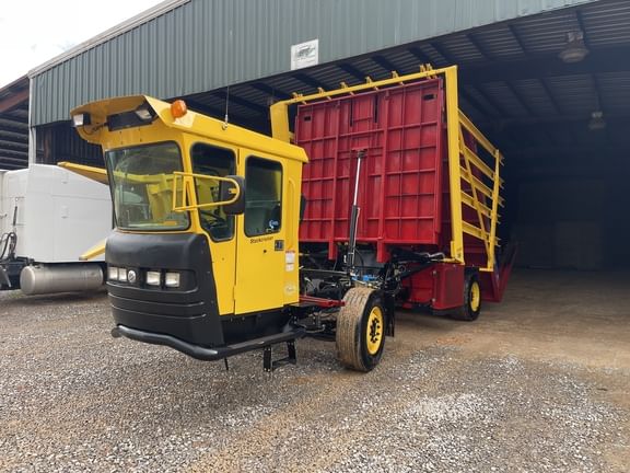 2014 New Holland H9870 Equipment Image0
