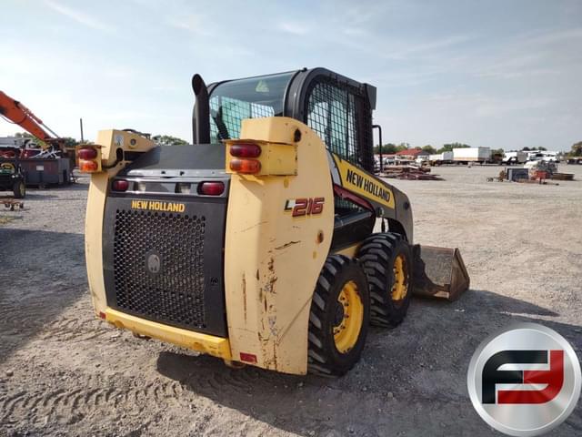 Image of New Holland L216 equipment image 4