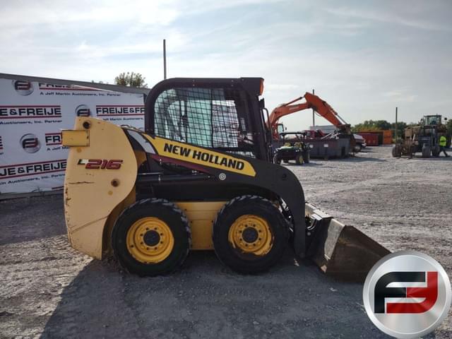 Image of New Holland L216 equipment image 3