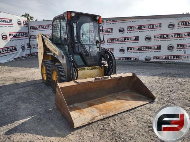 Image of New Holland L216 equipment image 2