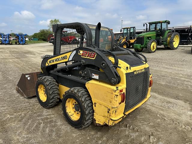 Image of New Holland L218 equipment image 2