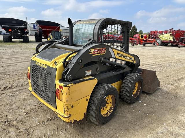 Image of New Holland L218 equipment image 4