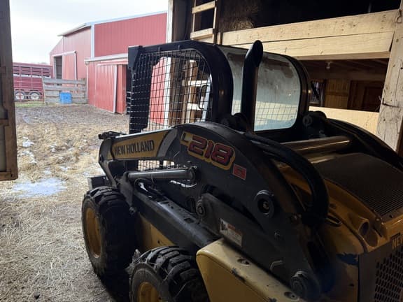 Image of New Holland L218 equipment image 3