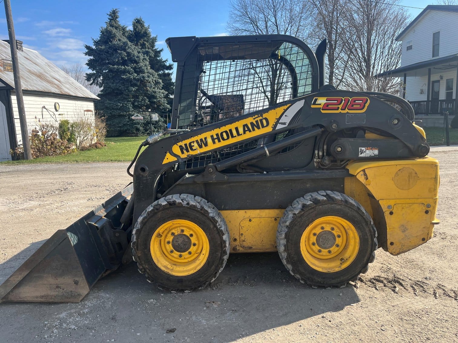 Main image New Holland L218