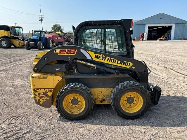 Image of New Holland L218 equipment image 3