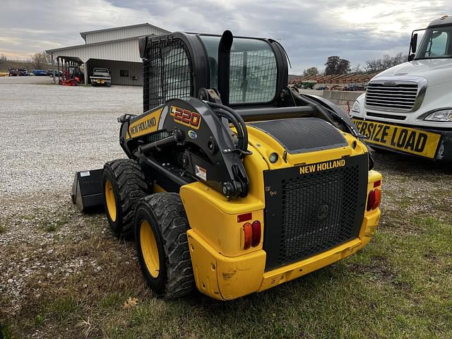 Image of New Holland L220 equipment image 2