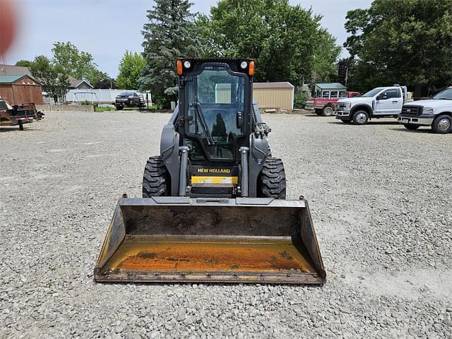 Image of New Holland L220 equipment image 1