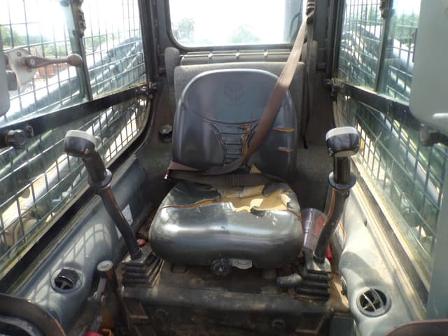 Image of New Holland L220 equipment image 1
