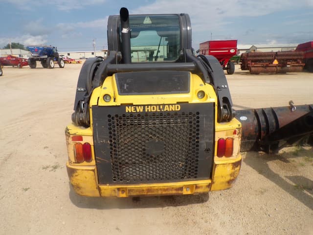 Image of New Holland L220 equipment image 3