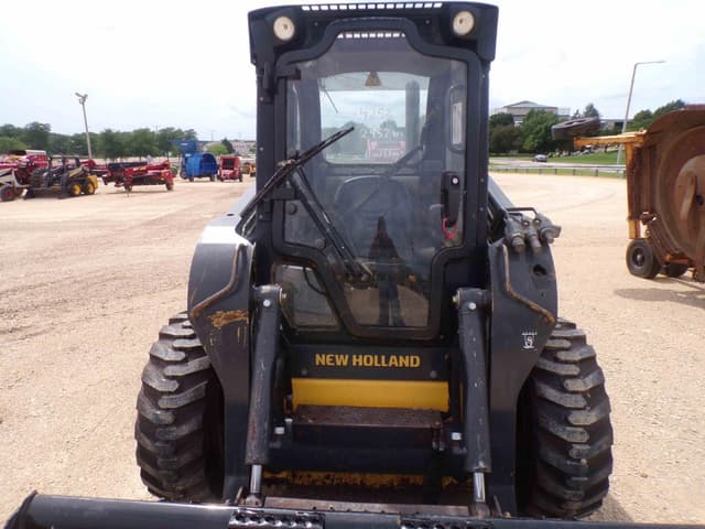 Image of New Holland L220 equipment image 2