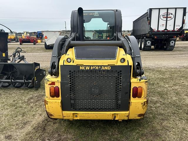 Image of New Holland L220 equipment image 4